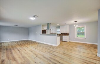 4914 W 43rd St in Houston, TX - Foto de edificio - Building Photo