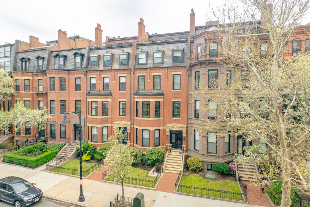 341 Beacon St in Boston, MA - Foto de edificio