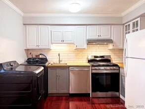 245 Sunnyridge Ave in Fairfield, CT - Building Photo - Building Photo