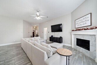 1830 Sherwood Forest Cir in League City, TX - Building Photo - Building Photo