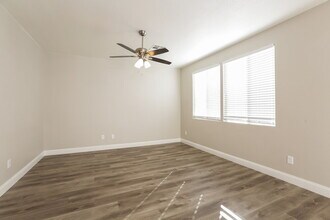 10643 Solar Hawk Ave in Las Vegas, NV - Building Photo - Building Photo