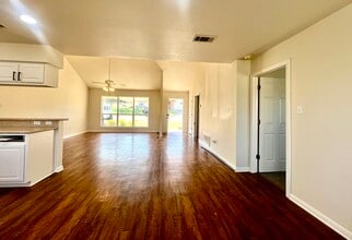 527 N Avenue Y in Clifton, TX - Building Photo - Building Photo