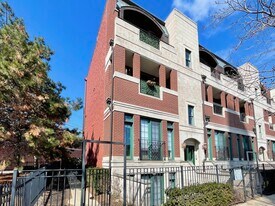 2734 N Wolcott Ave, Unit 203 in Chicago, IL - Building Photo
