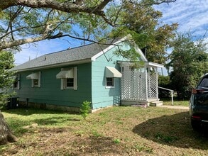 1409 Bay St in Morehead City, NC - Building Photo - Building Photo