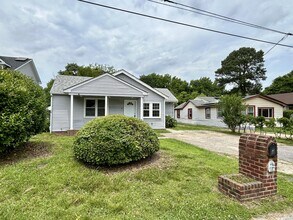 161 Hughes Ave in Virginia Beach, VA - Foto de edificio - Building Photo