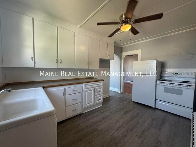 1 Bellevue St in Winslow, ME - Building Photo - Building Photo