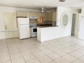 3621 SW 46th Ave in West Park, FL - Building Photo - Building Photo