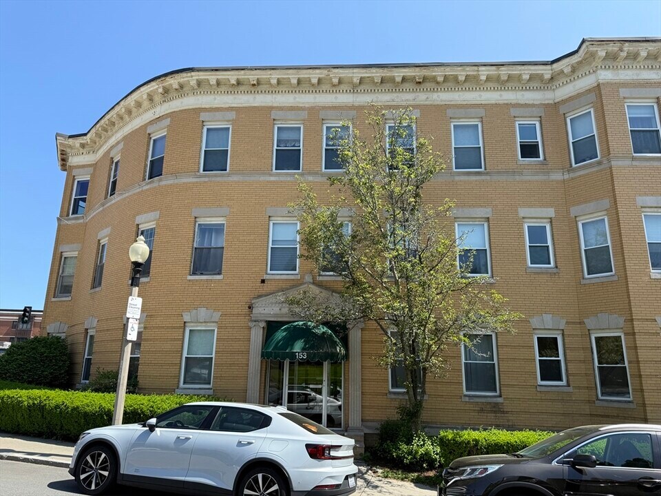 153 Chiswick Rd in Boston, MA - Building Photo