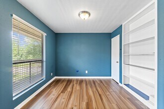2120 Wilcrest Dr in Houston, TX - Foto de edificio - Building Photo