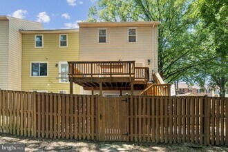 8358 Stationhouse Ct in Lorton, VA - Building Photo - Building Photo