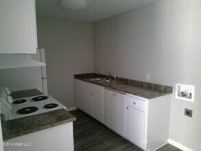 433 Meadowlark Dr, Unit B4 in Canton, MS - Foto de edificio - Building Photo