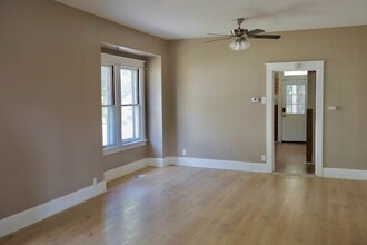 2441 Hord Ave in Jennings, MO - Foto de edificio - Building Photo