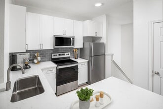 Aventura Cimarron in Irving, TX - Building Photo - Building Photo