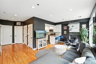 323 Jackson St in Hoboken, NJ - Building Photo - Building Photo