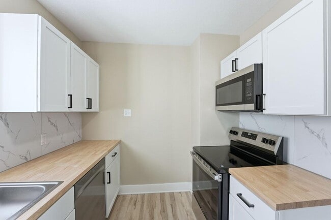 2221 Eby Ave in Fort Wayne, IN - Building Photo - Building Photo