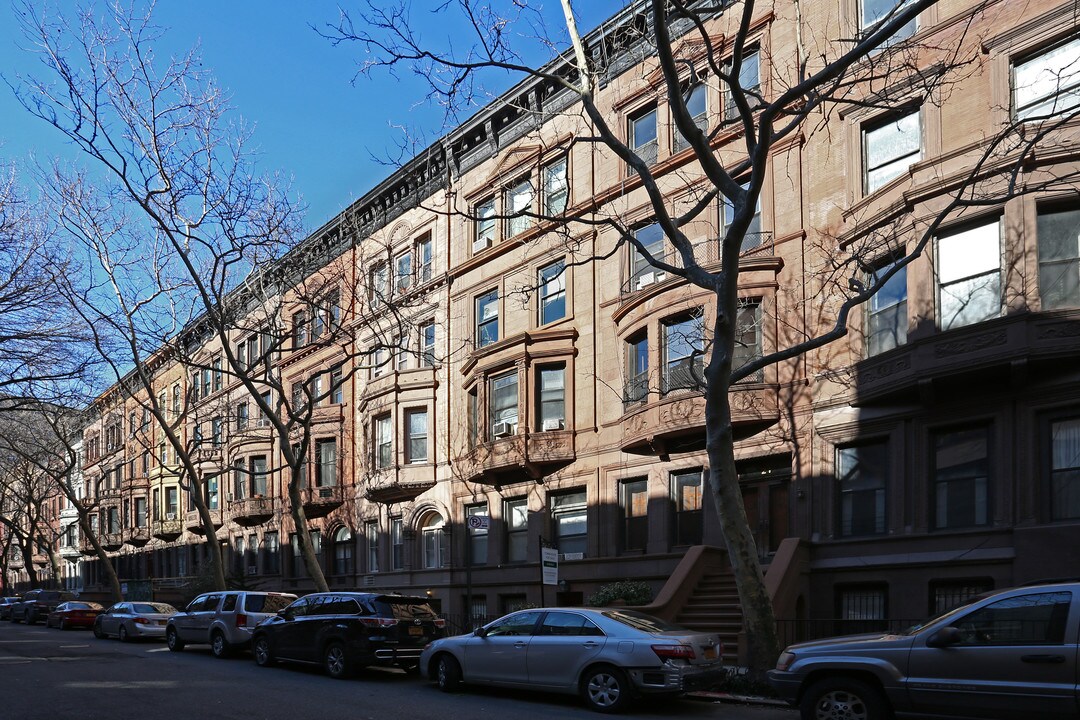 23 W 89th St in New York, NY - Building Photo