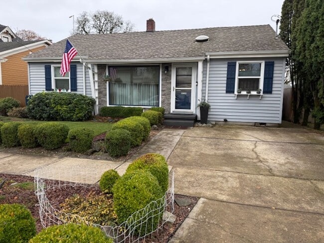 property at 608 E Franklin St