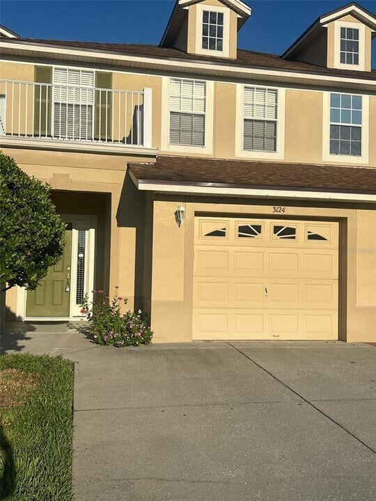 3124 Ashland Ln N in Kissimmee, FL - Foto de edificio