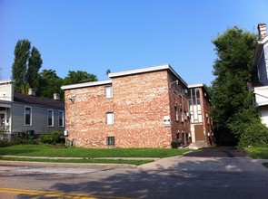 2634 Stanton Ave in Cincinnati, OH - Foto de edificio - Building Photo