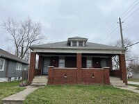 1303 N Gladstone Ave