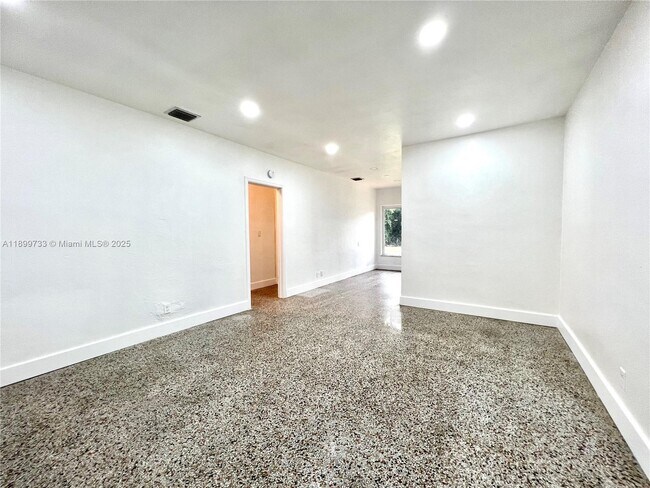 11020 NE 10th Ave in Biscayne Park, FL - Building Photo - Building Photo