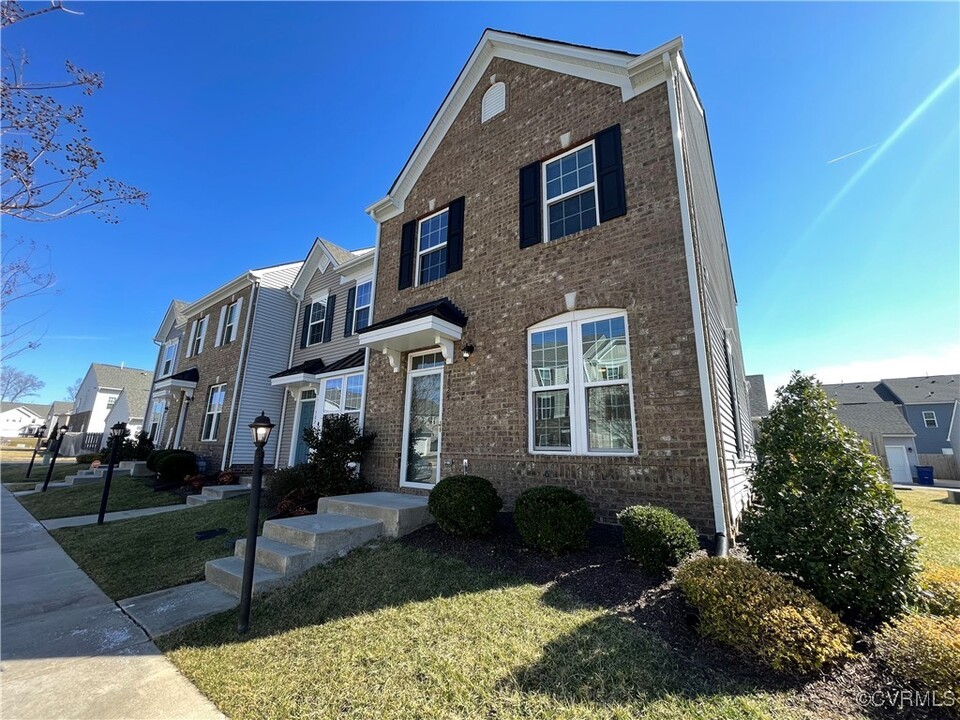 7825 Mint Ln in Richmond, VA - Building Photo