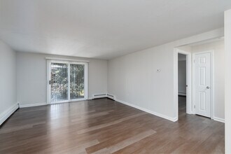 Canton Estates at Bailey in Canton, MA - Foto de edificio - Interior Photo