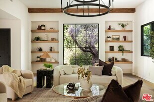 735 Orlando Ave in Los Angeles, CA - Building Photo