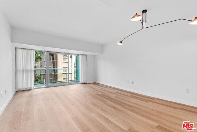 property at 13700 Marina Pointe Dr