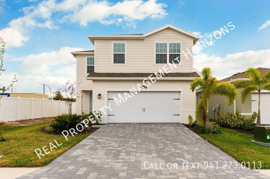 14418 Crimson Ave in Lakewood Ranch, FL - Building Photo