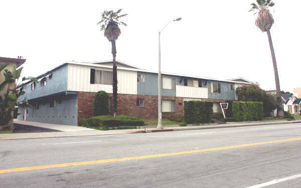 925 N Garfield Ave in Alhambra, CA - Foto de edificio - Building Photo