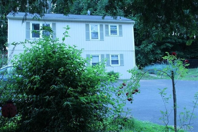 92 Oak St, Unit Unit1