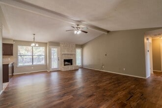8807 E 56th St in Tulsa, OK - Foto de edificio - Building Photo