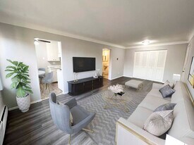 Charlton Place in West St. Paul, MN - Building Photo