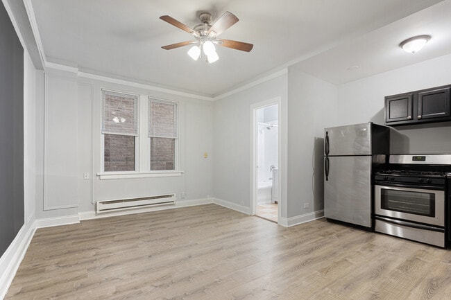 property at 5860 N Kenmore Ave