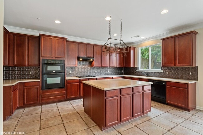 379 Roseglen Dr NW in Marietta, GA - Building Photo - Building Photo