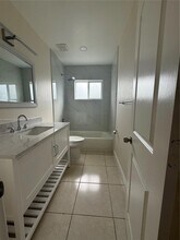 5730 NW 112th Terrace in Hialeah, FL - Building Photo - Building Photo