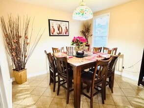 24150 Willow Creek Rd in Pomona, CA - Foto de edificio - Building Photo