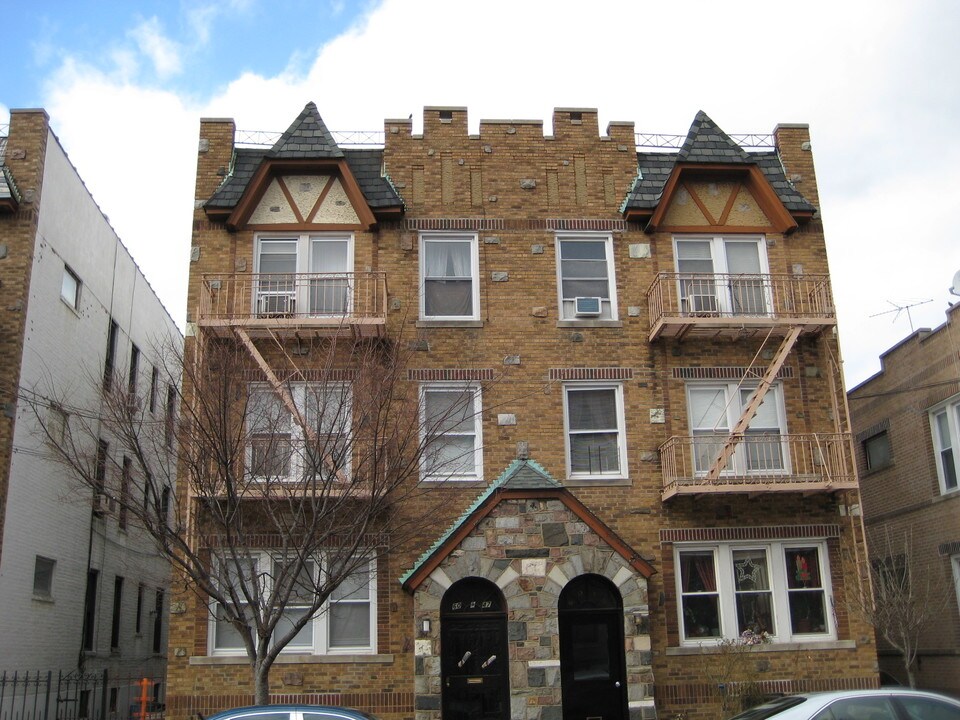 60-47 Palmetto St in Flushing, NY - Building Photo