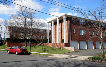 Royal Court in Linden, NJ - Building Photo - Building Photo