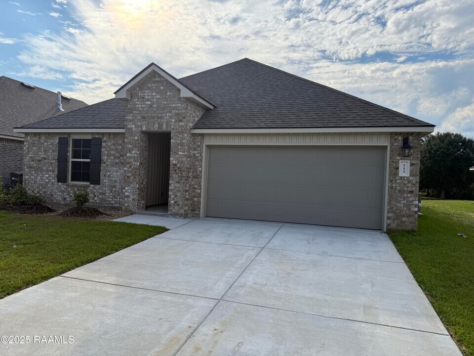 112 Broussard Hl Dr in Broussard, LA - Building Photo