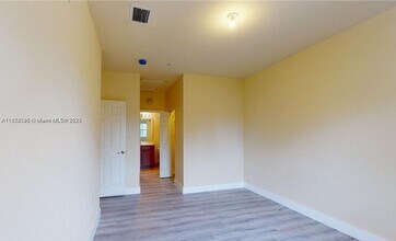 8960 NW 97th Ave in Medley, FL - Building Photo - Building Photo