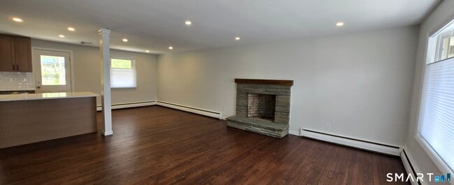 63 Plumtree Ln in Trumbull, CT - Building Photo - Building Photo