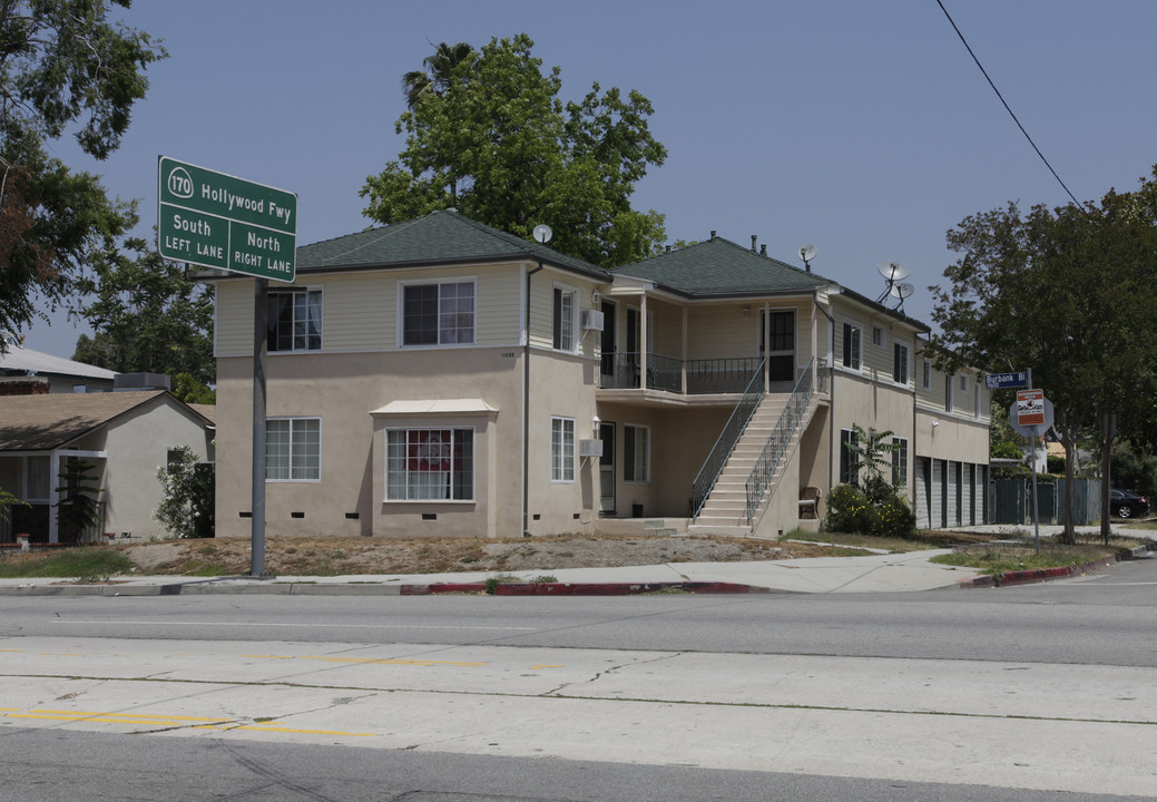 11633 Burbank Blvd in North Hollywood, CA - Building Photo