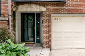 580 E Vermont St in Indianapolis, IN - Building Photo - Building Photo