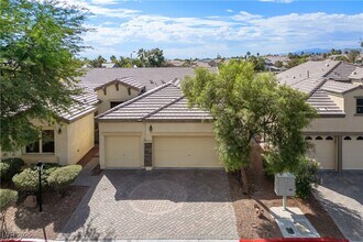 8133 Chestnut Hollow Ave in Las Vegas, NV - Building Photo - Building Photo