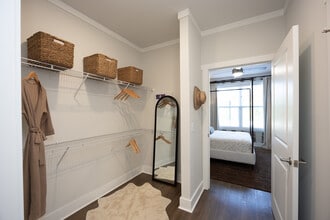Station 18 in Buford, GA - Foto de edificio - Interior Photo