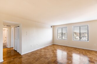 Park Tanglewood in Riverdale, MD - Building Photo - Building Photo