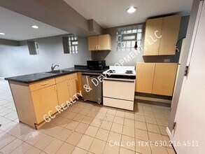 2227 N Clybourn Ave in Chicago, IL - Building Photo - Building Photo