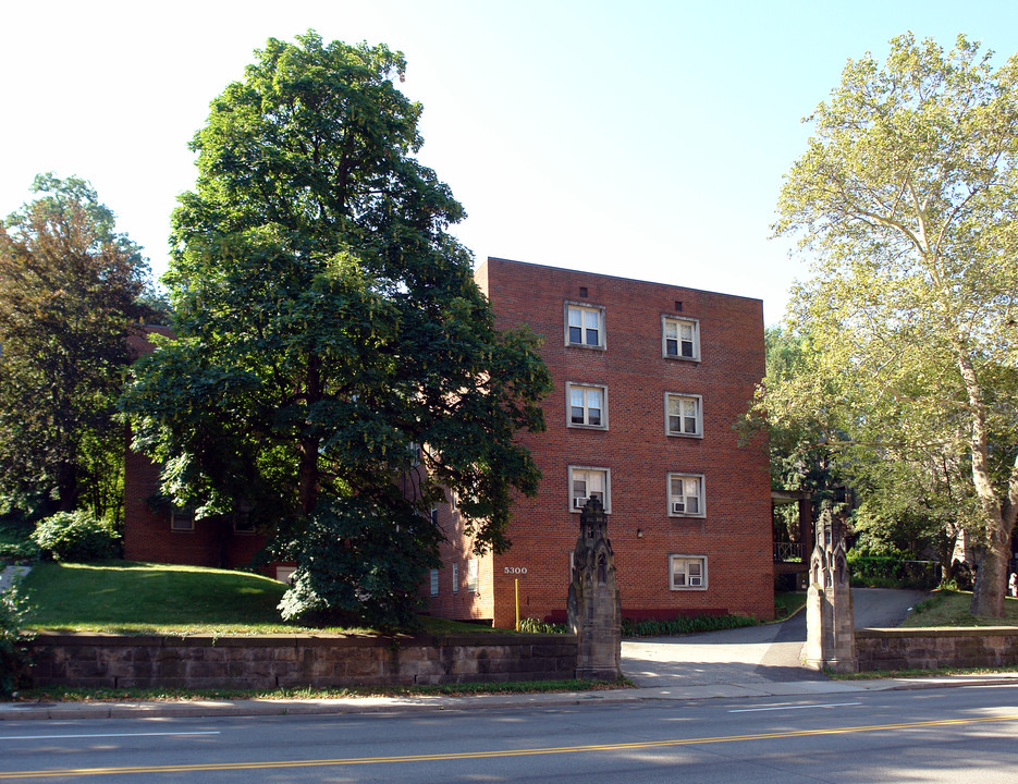 Atherstone Manor in Pittsburgh, PA - Foto de edificio